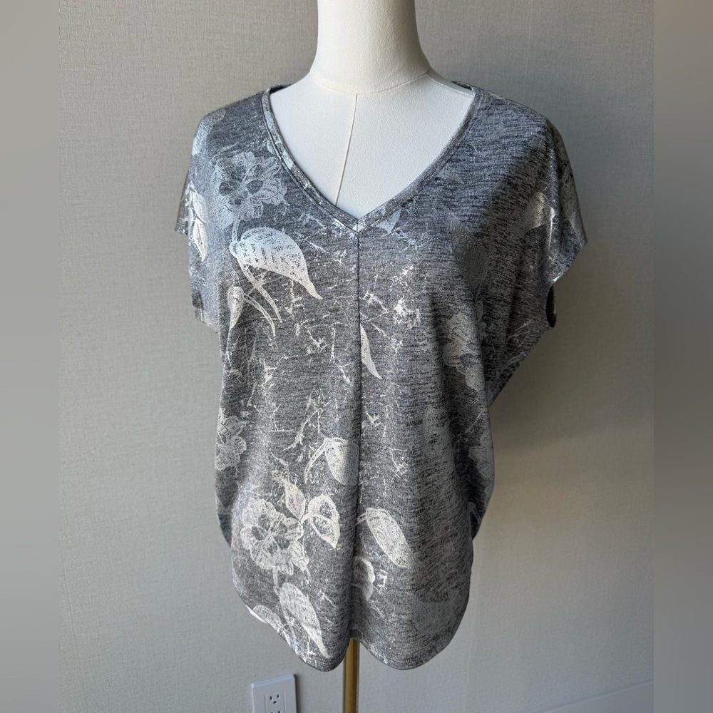 White House Black Market Gray Floral V-Neck Short Sleeve Top